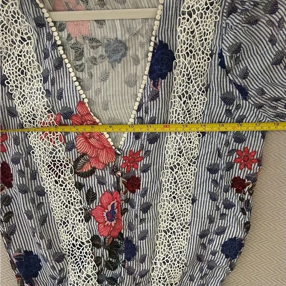ELA Floral Embroidered Blouse Size XS - Picture 7 of 9